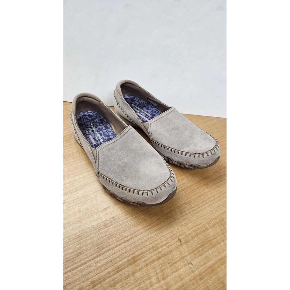 Skechers Shoes Womens Size 9 Beige Leather Slip On Loafers Relaxed Fit Moccasin